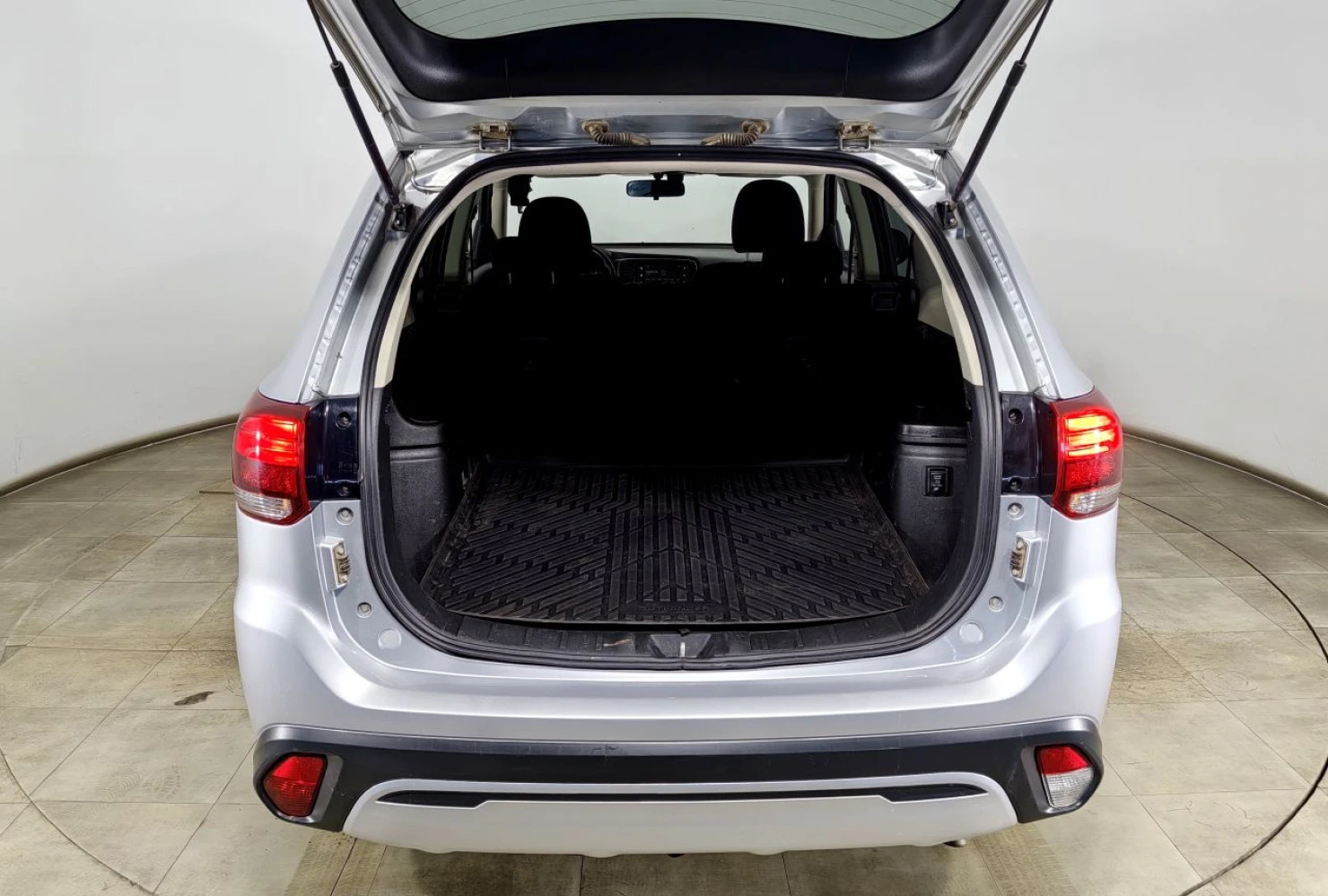 Mitsubishi OUTLANDER, 2019