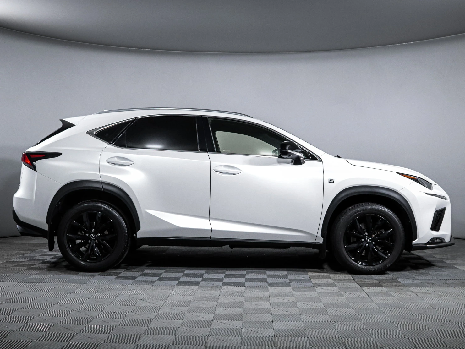 Lexus NX, 2019
