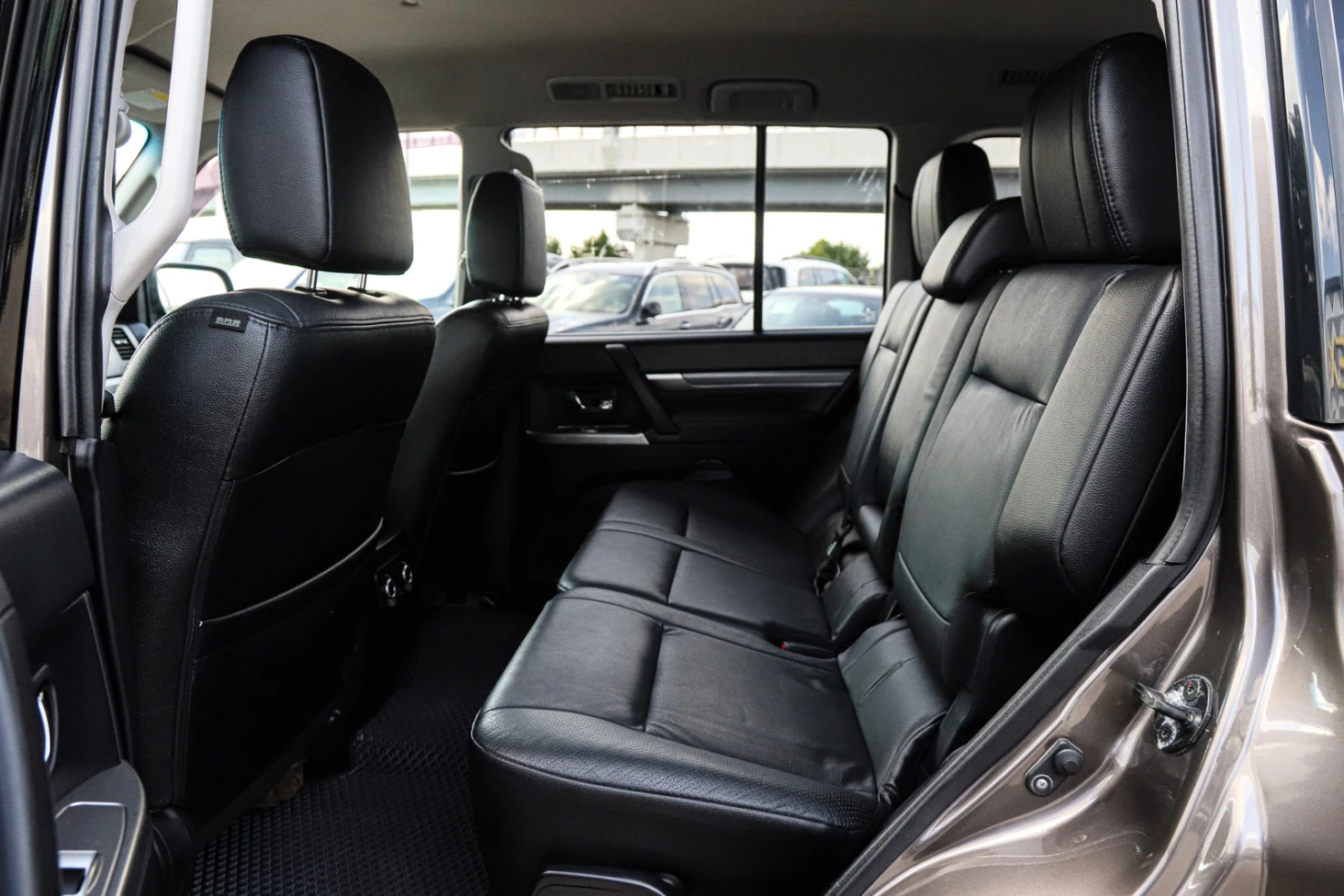 Mitsubishi PAJERO, 2011