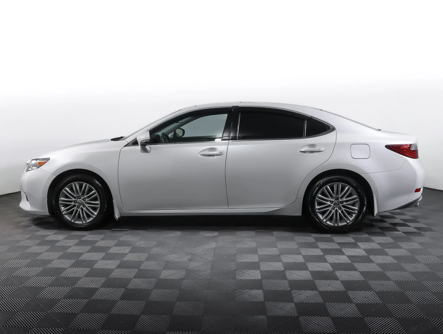Lexus ES, 2015