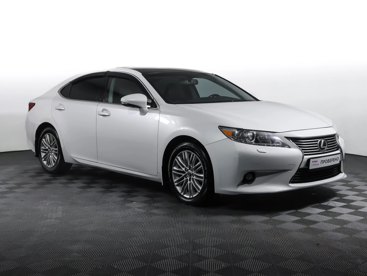 Lexus ES, 2015