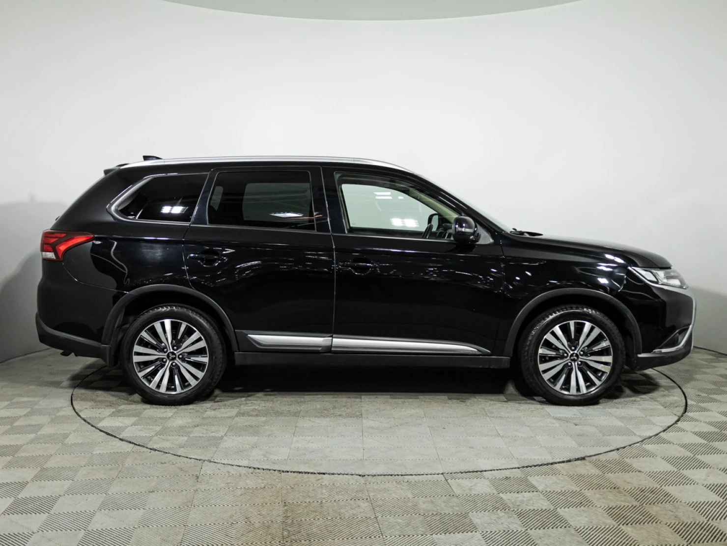 Mitsubishi OUTLANDER, 2019