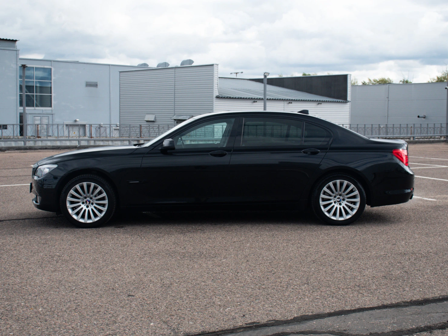 BMW 7 серии, 2011