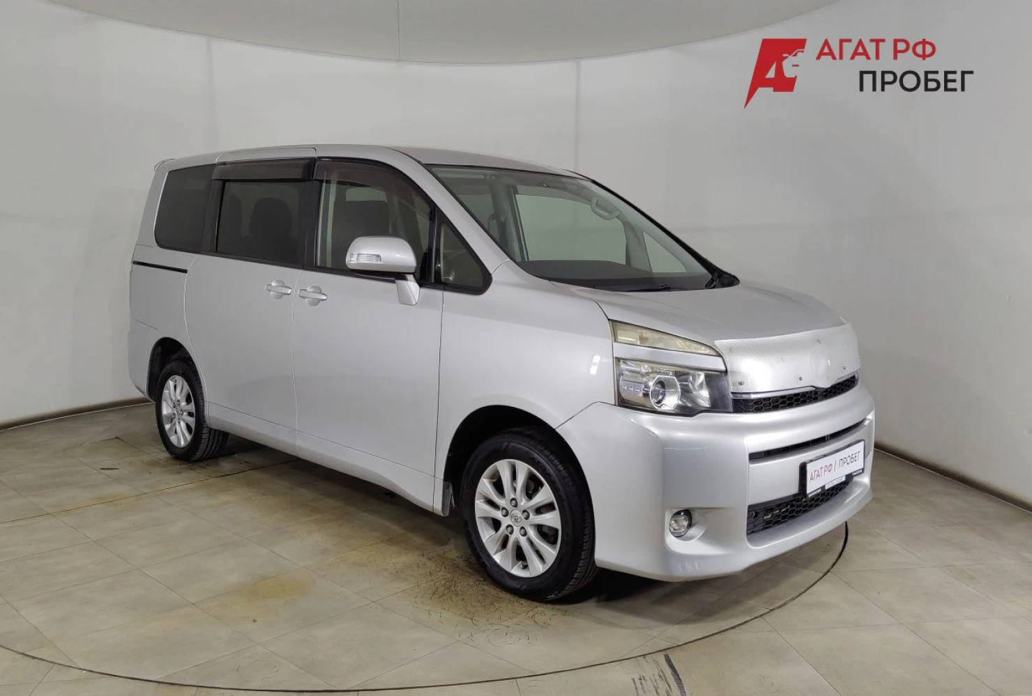 Toyota Voxy, 2012