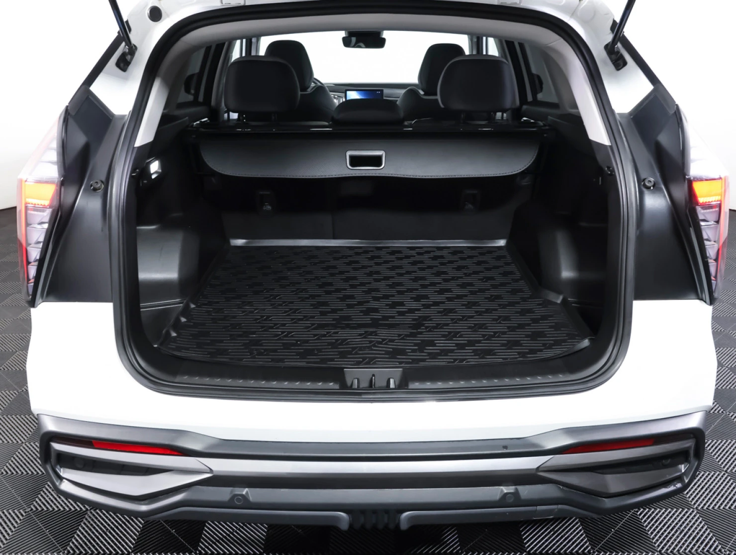 Geely Atlas, 2024