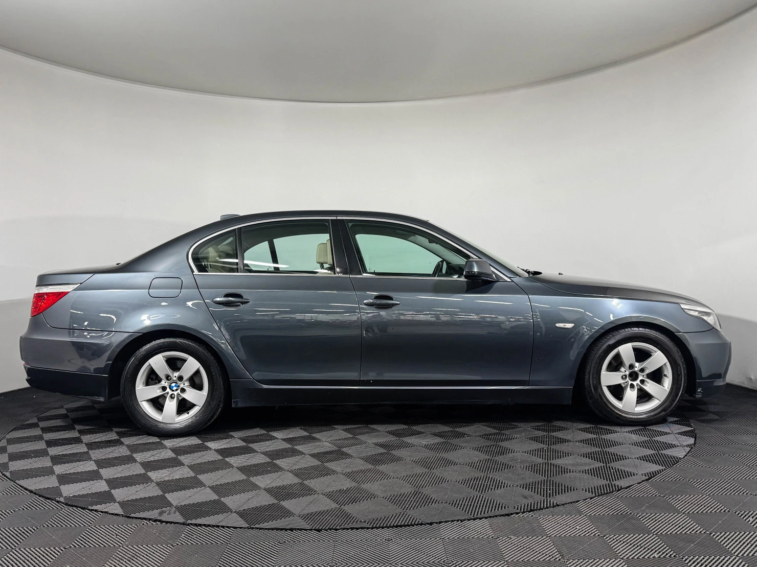 BMW 5 серии, 2009