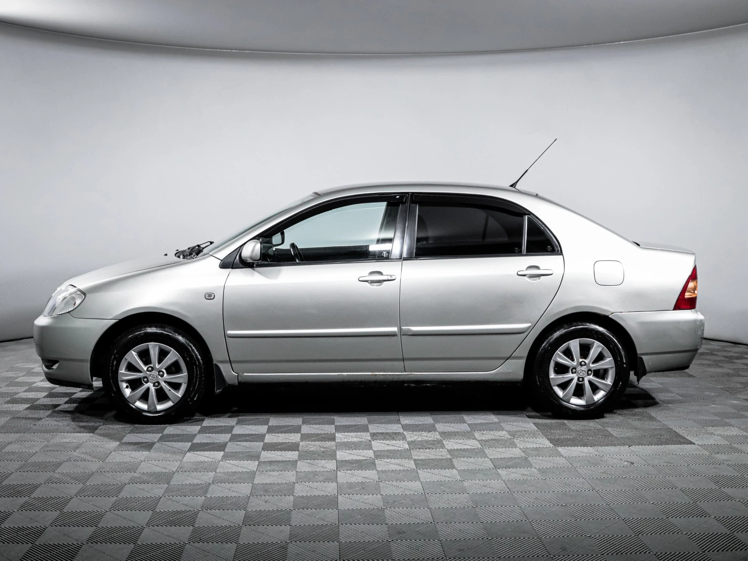 Toyota Corolla, 2004