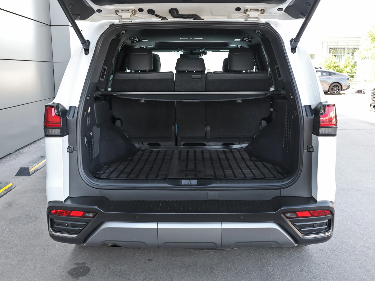 Lexus LX, 2022