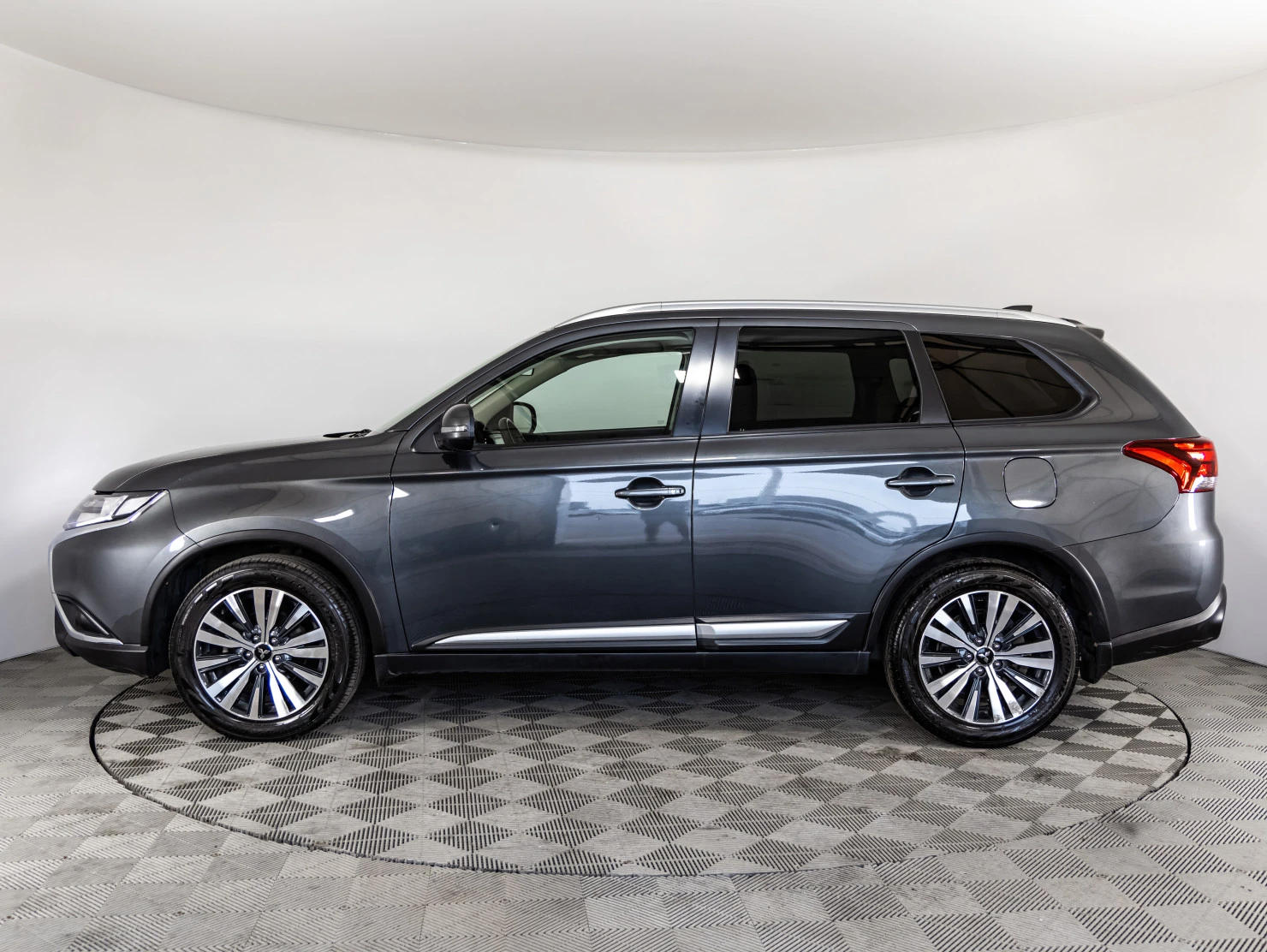 Mitsubishi OUTLANDER, 2021