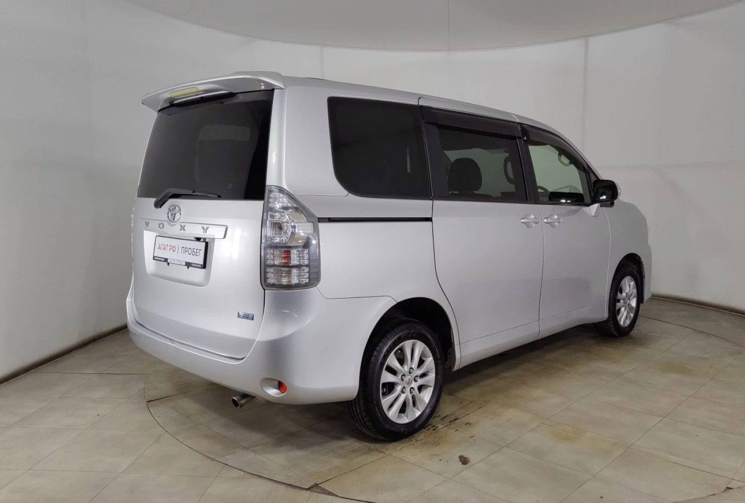 Toyota Voxy, 2012