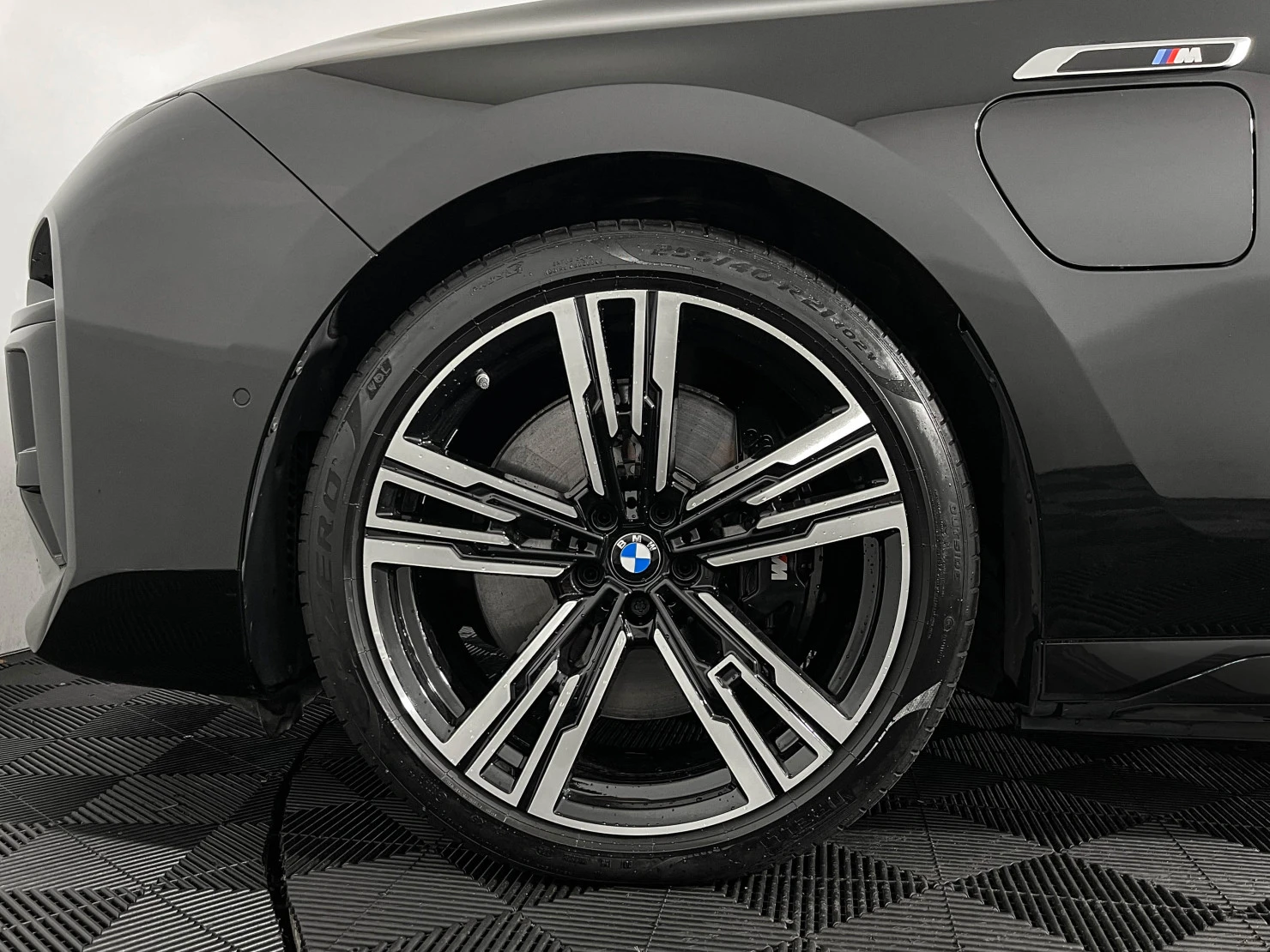 BMW 7 серии, 2023