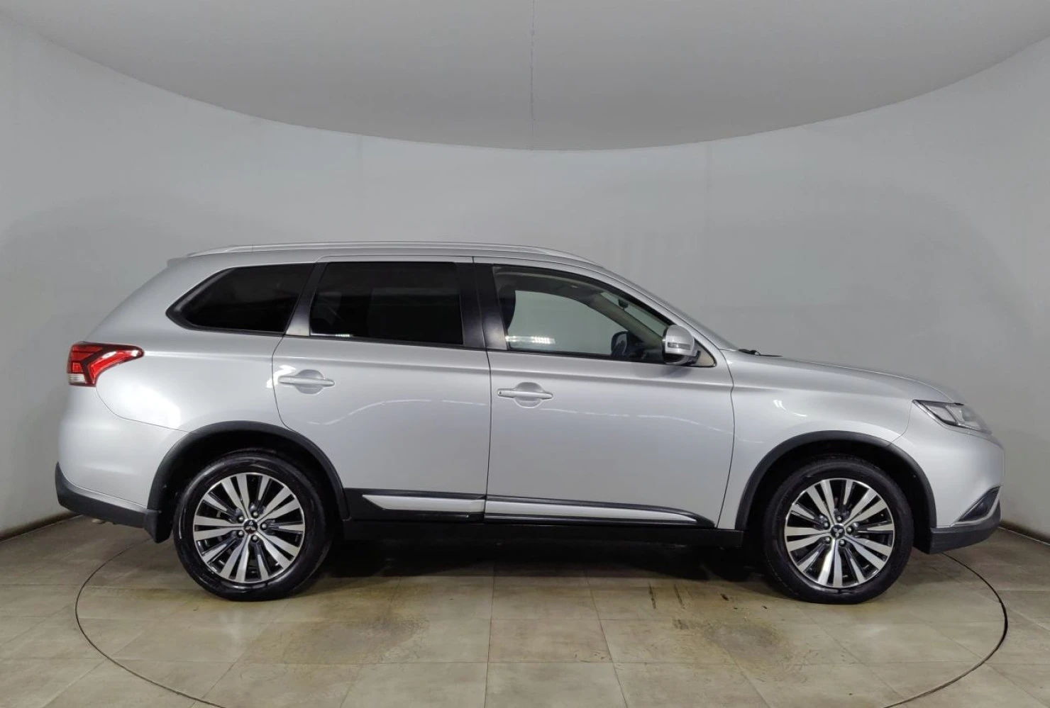 Mitsubishi OUTLANDER, 2019