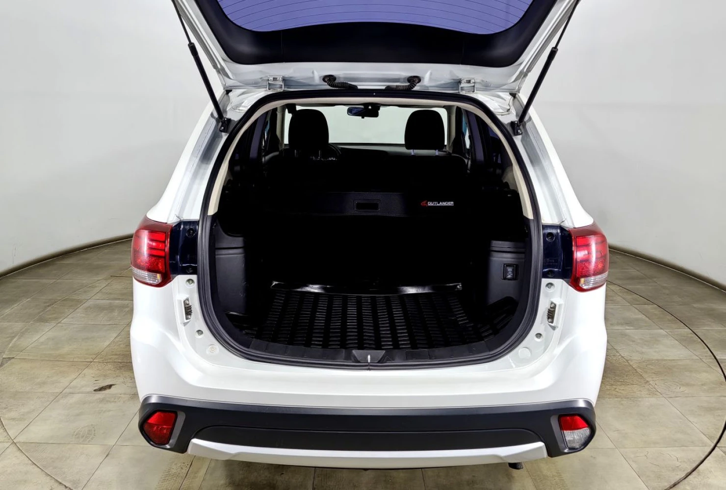 Mitsubishi OUTLANDER, 2017