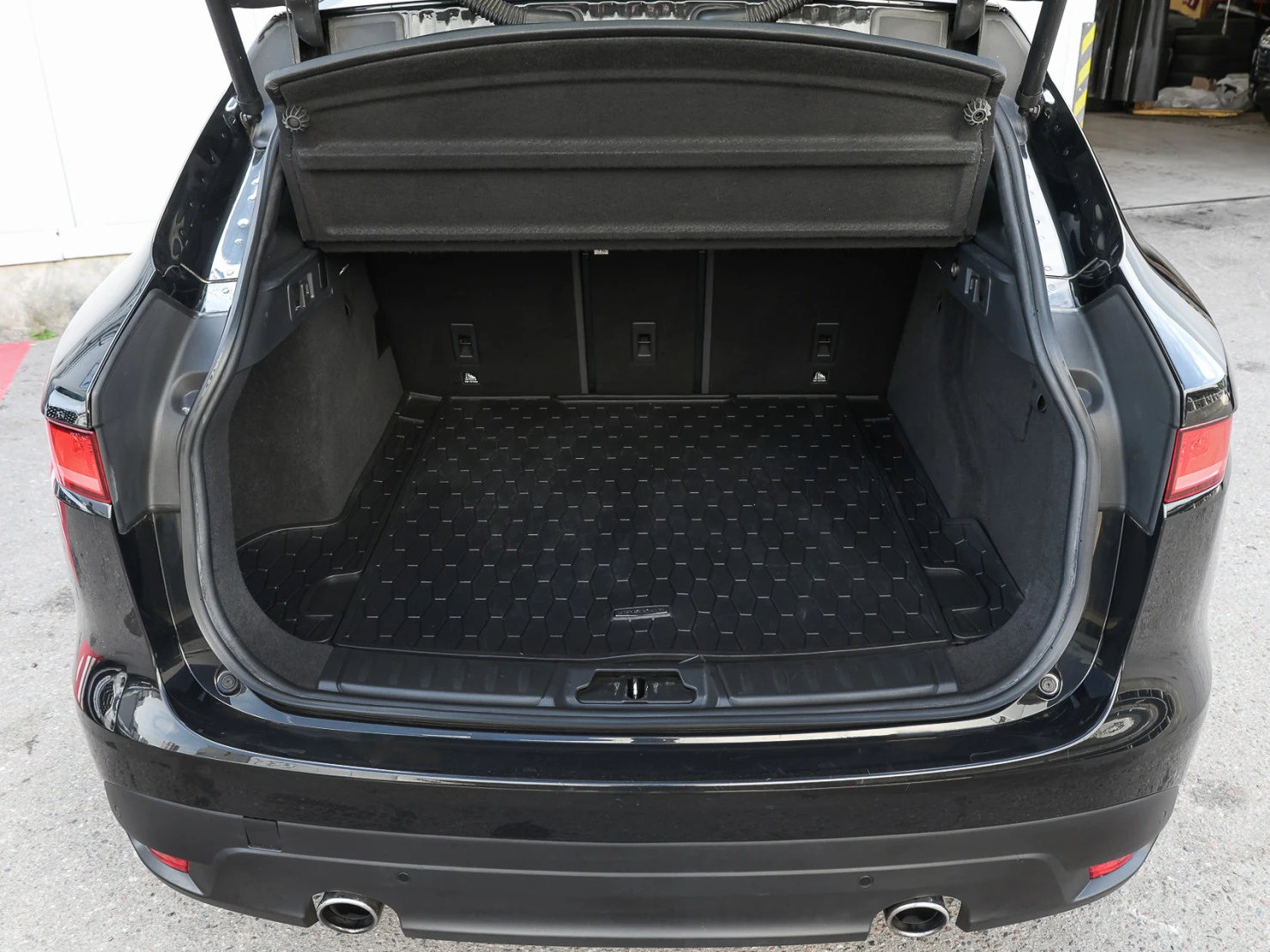 Jaguar F-PACE, 2016
