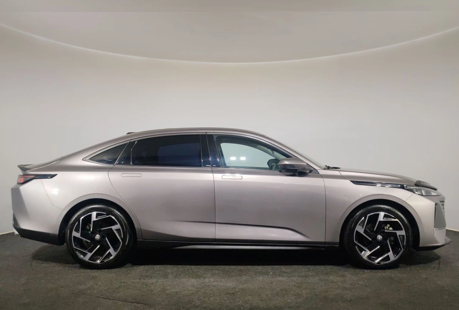 Changan Lamore, 2023