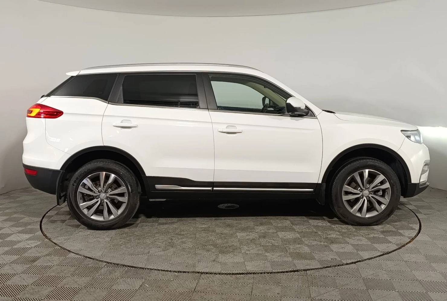 Geely Atlas, 2021