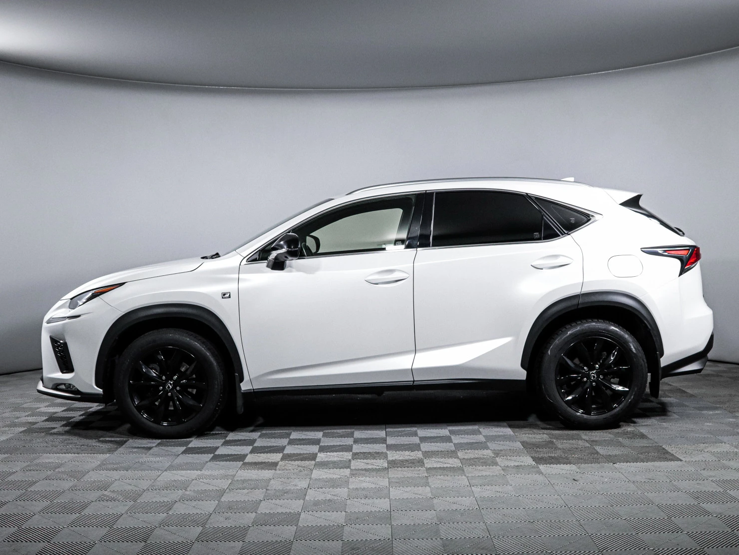 Lexus NX, 2019