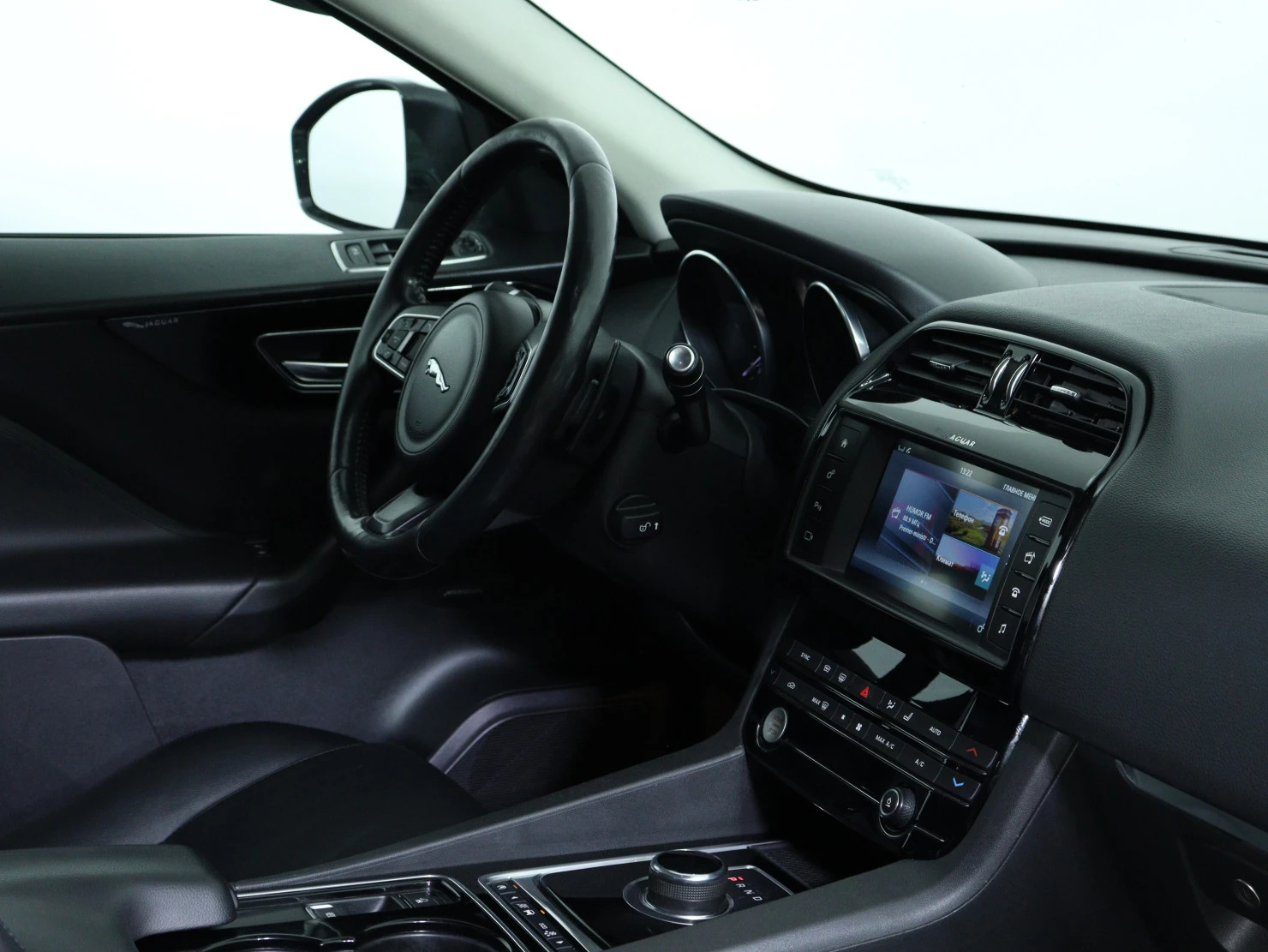 Jaguar F-PACE, 2016