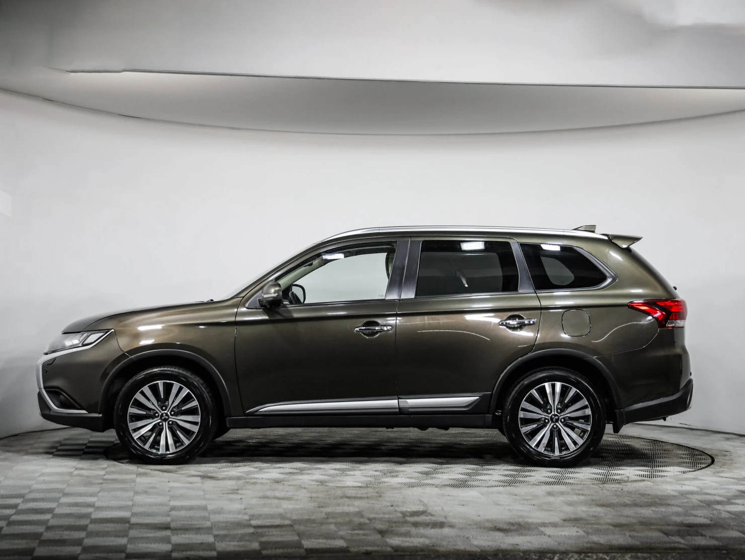 Mitsubishi OUTLANDER, 2020