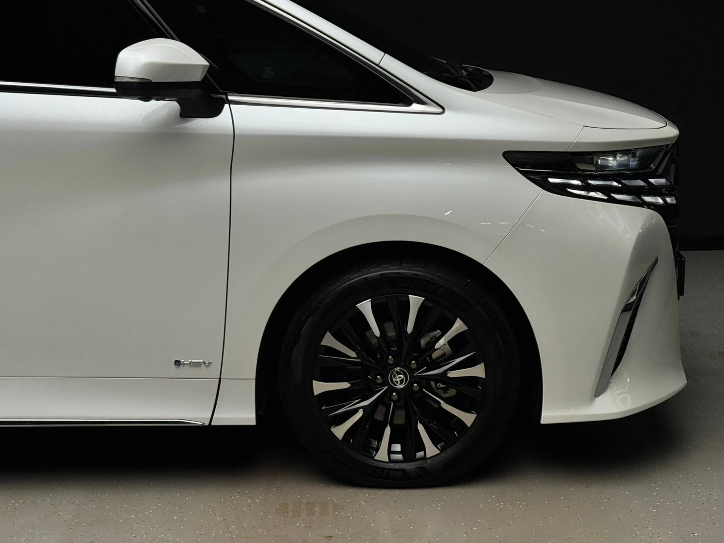Toyota Alphard, 2024