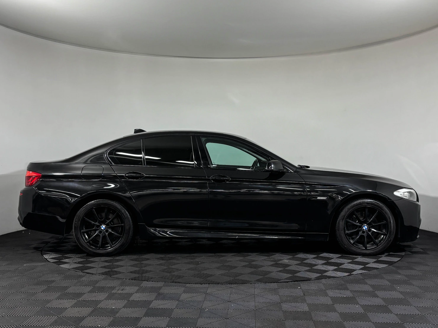 BMW 5 серии, 2011