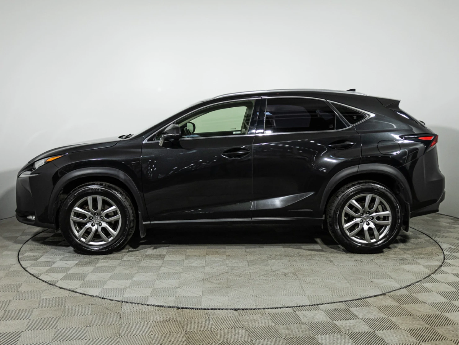 Lexus NX, 2017