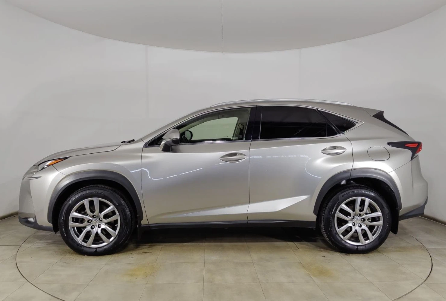 Lexus NX, 2016