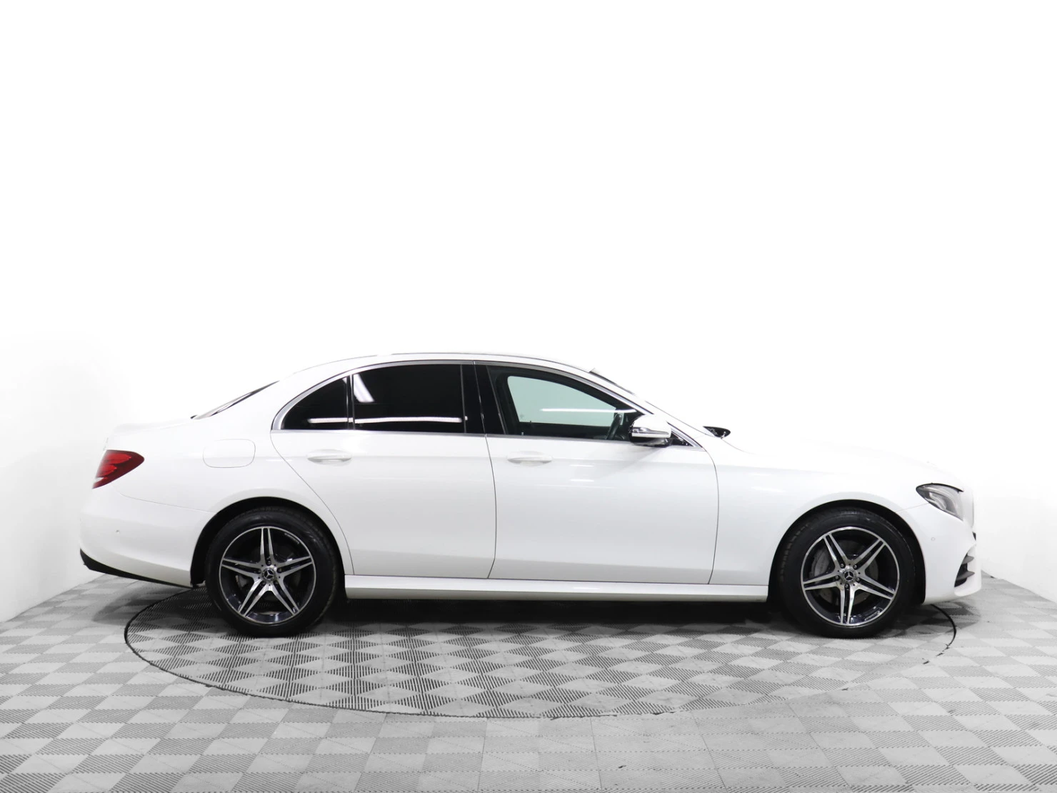 Mercedes-Benz E-Класс, 2019