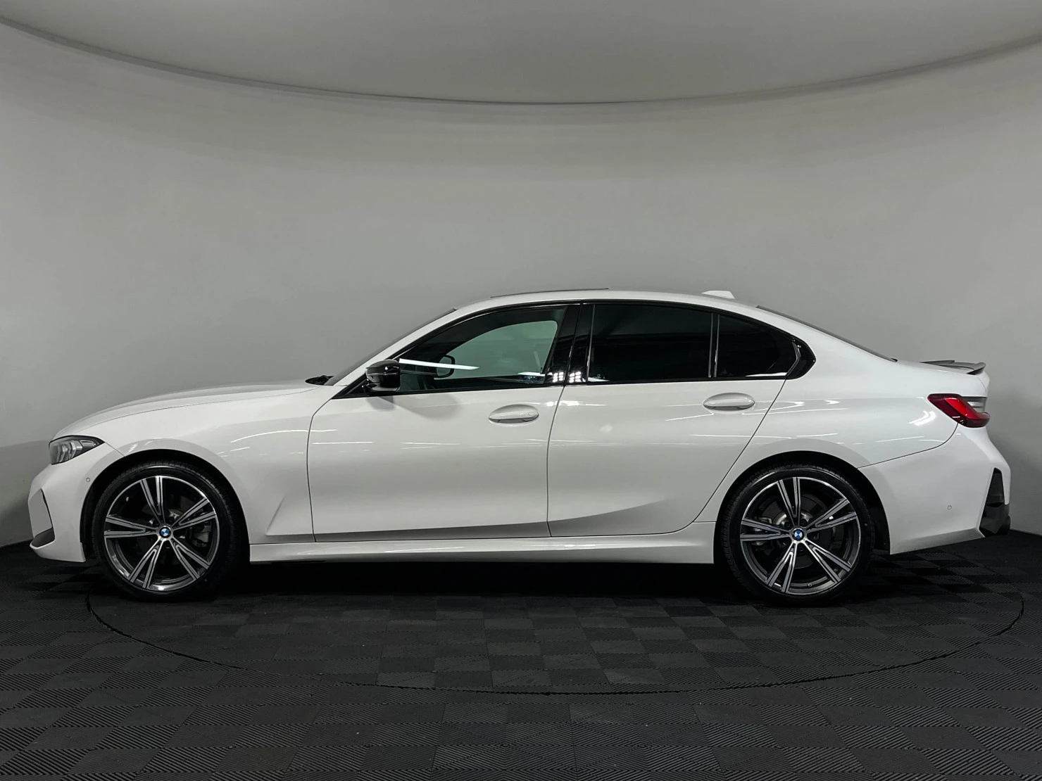 BMW 3 серии, 2024