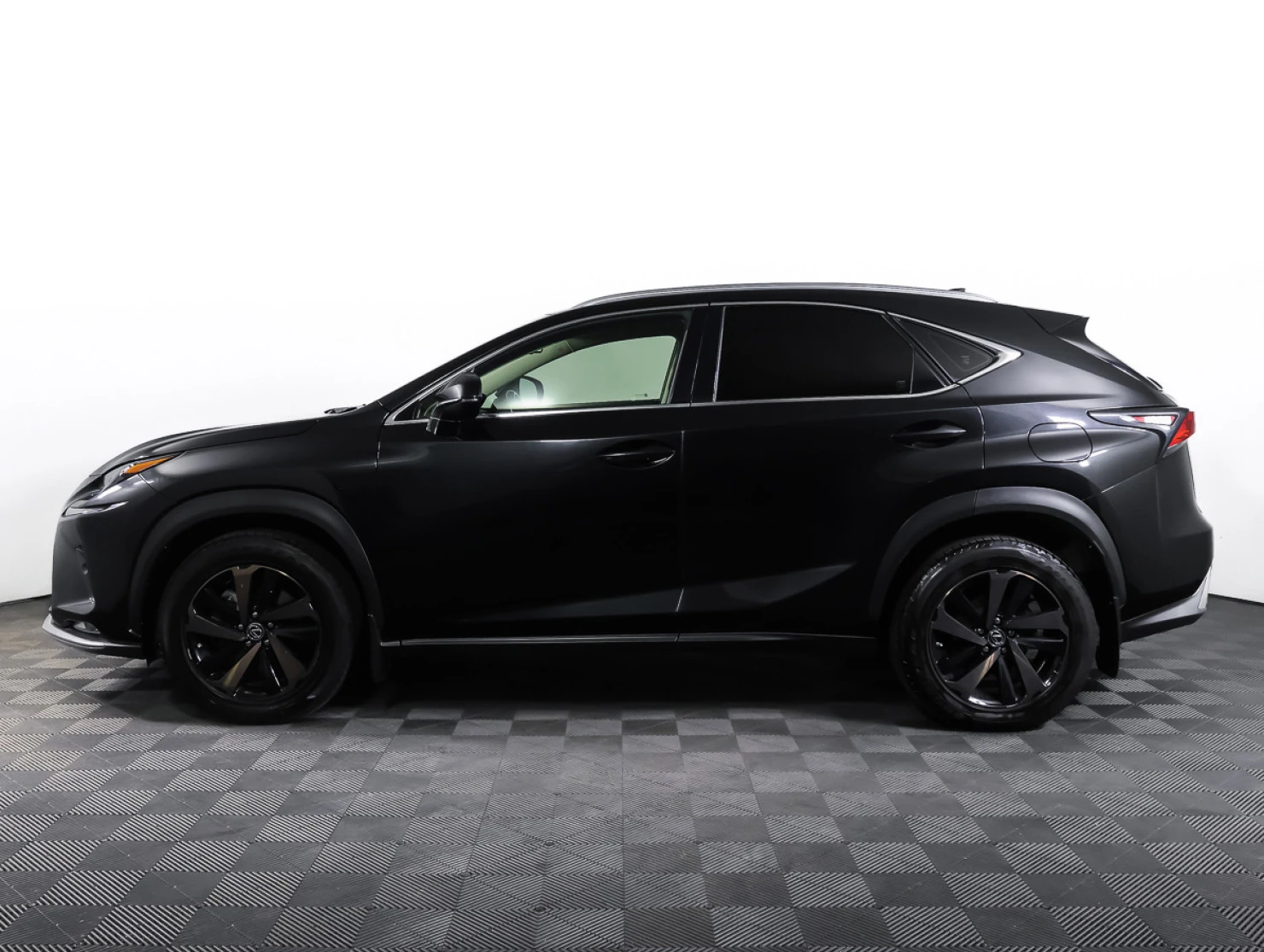 Lexus NX, 2020