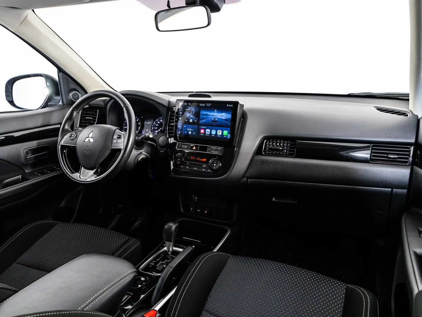Mitsubishi OUTLANDER, 2018