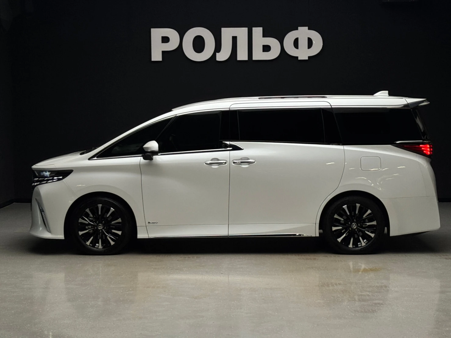 Toyota Alphard, 2024