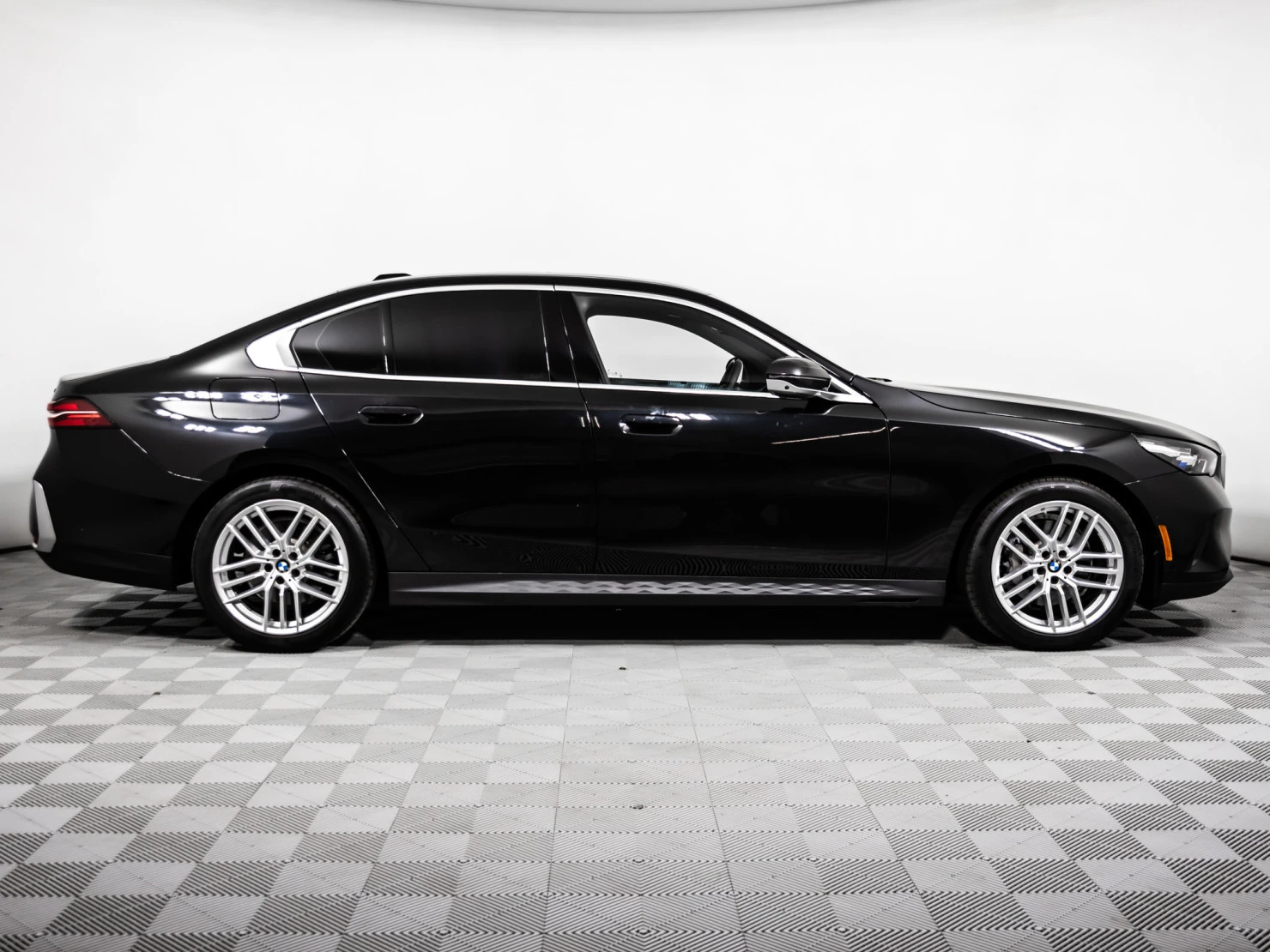 BMW 5 серии, 2023