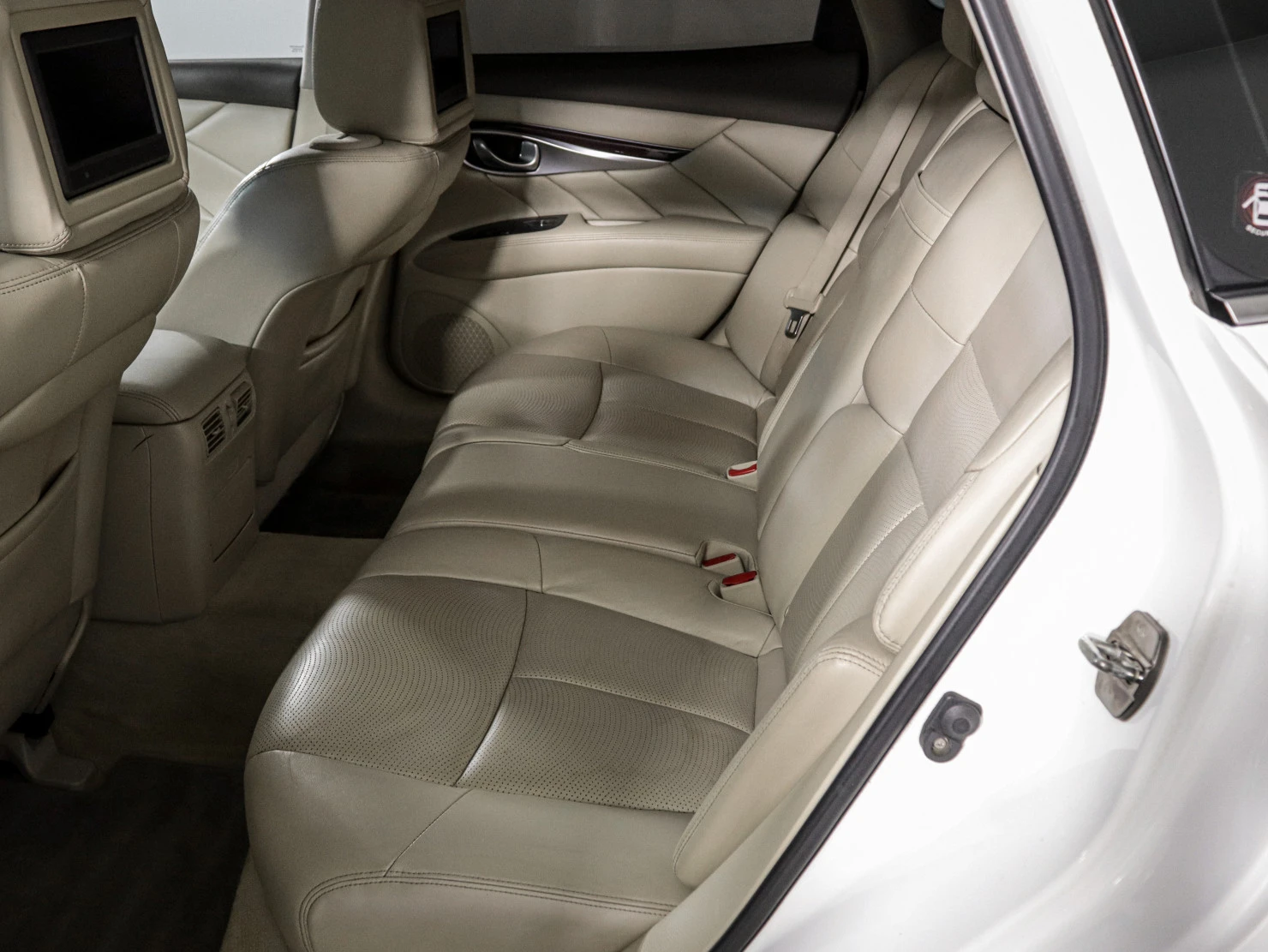 Infiniti M, 2010