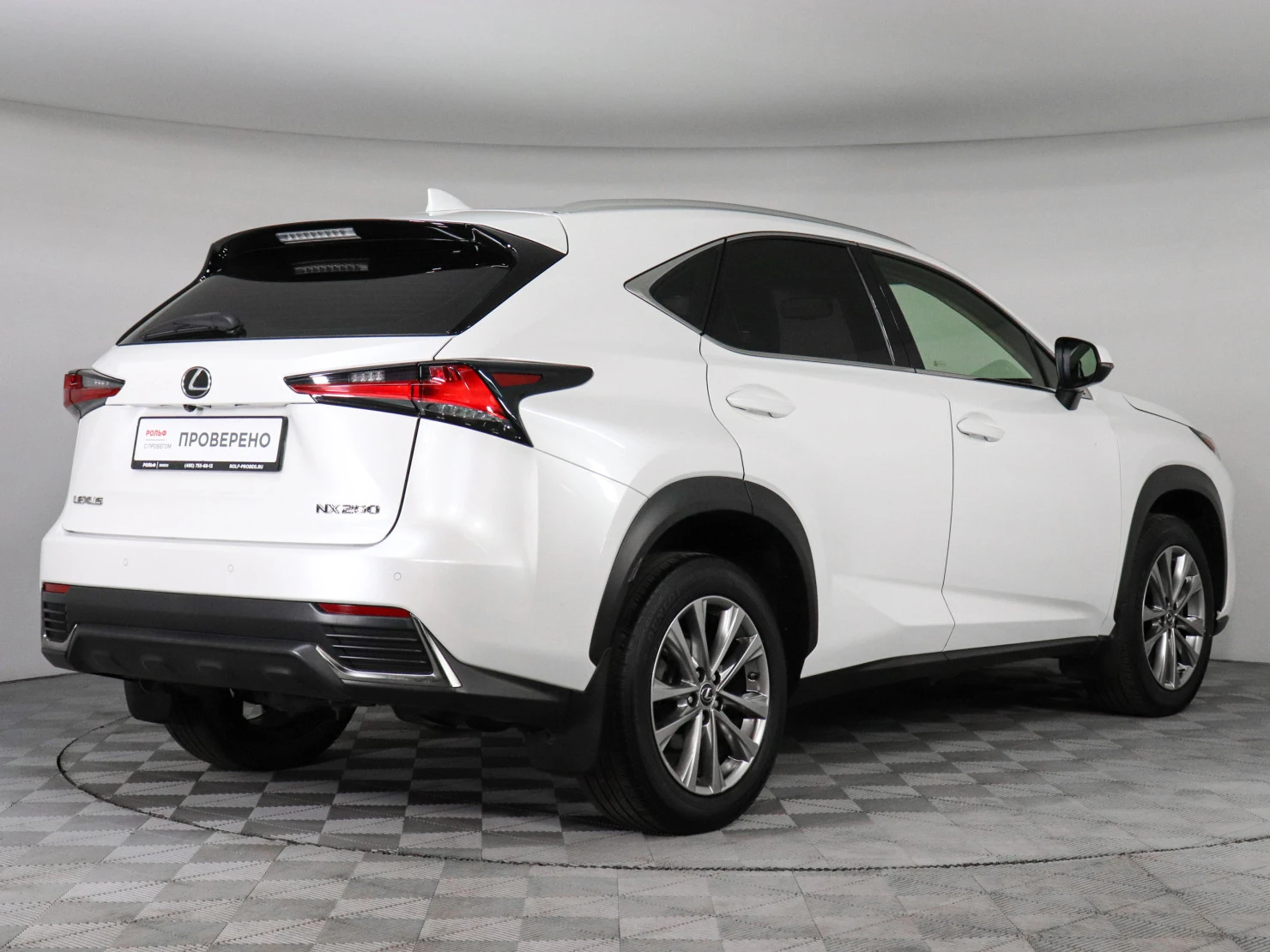 Lexus NX, 2017
