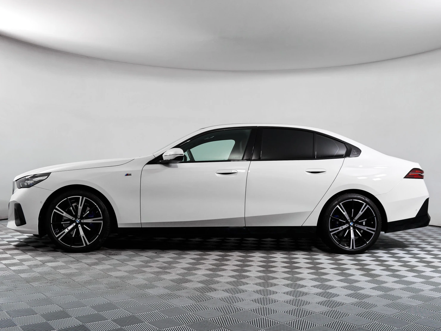 BMW 5 серии, 2024