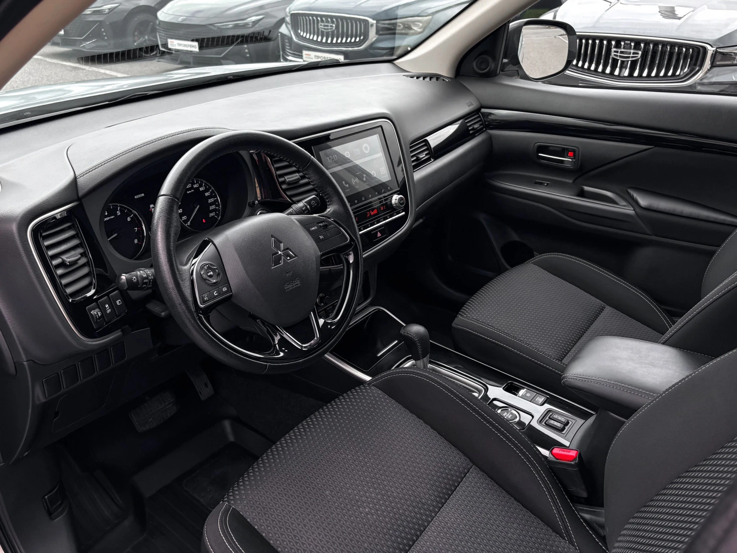 Mitsubishi OUTLANDER, 2021