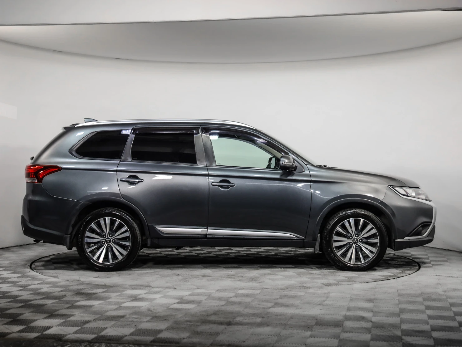 Mitsubishi OUTLANDER, 2019