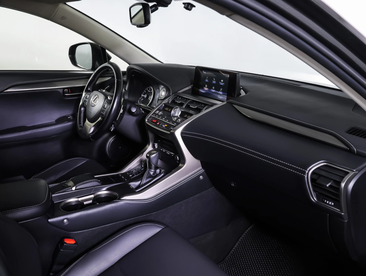Lexus NX, 2020