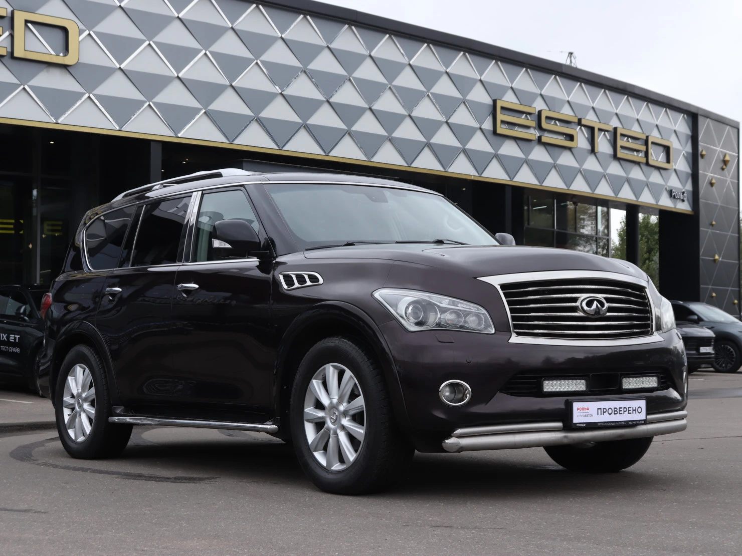Infiniti QX56, 2011