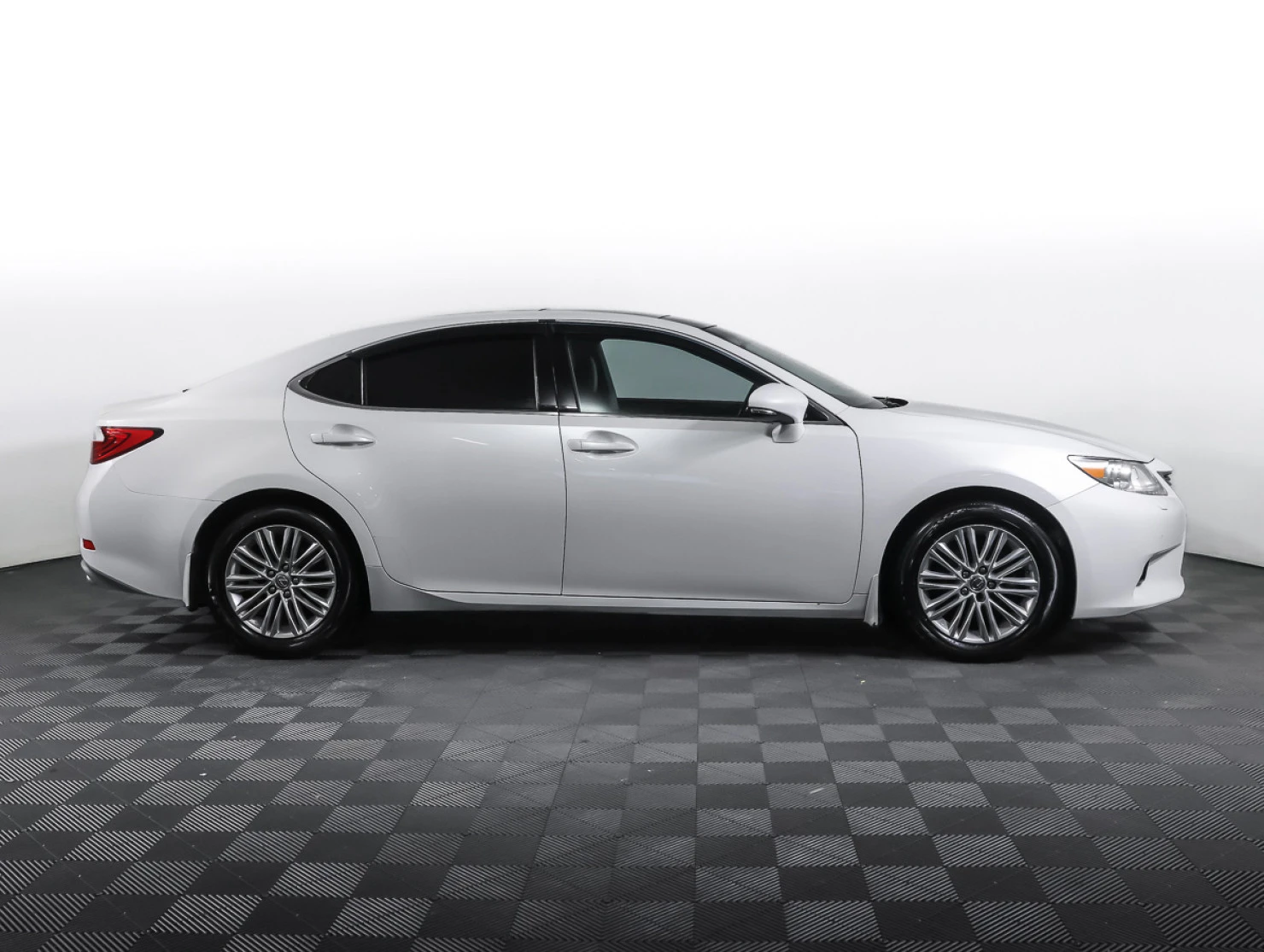 Lexus ES, 2015