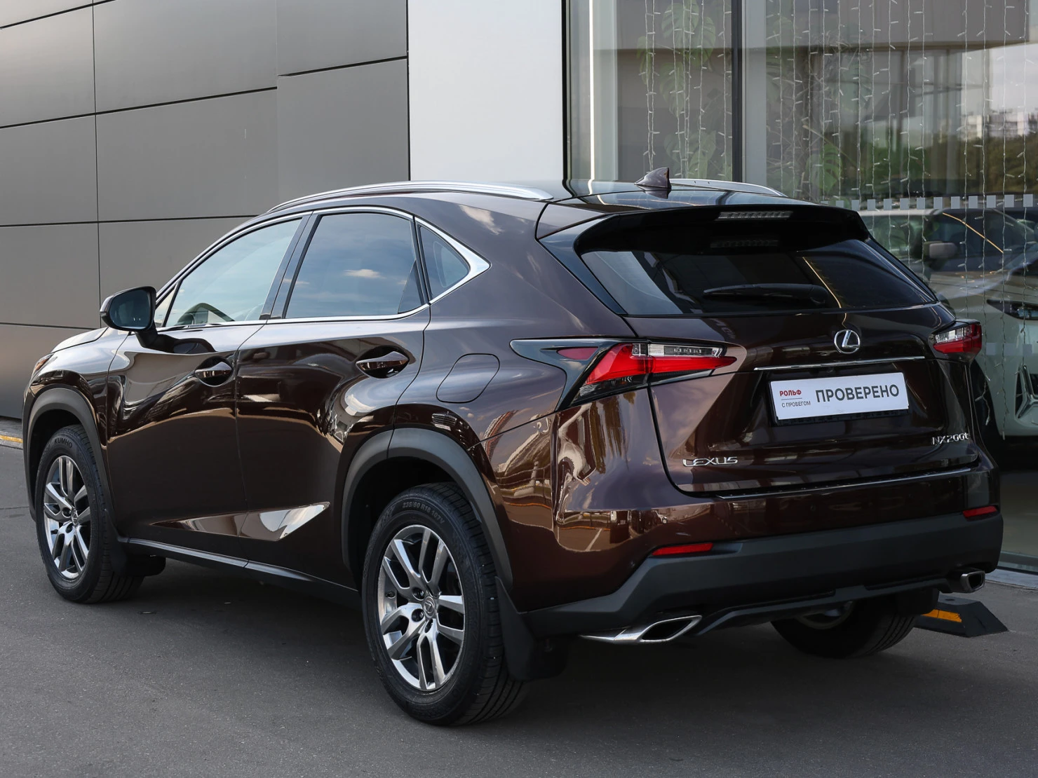 Lexus NX, 2016