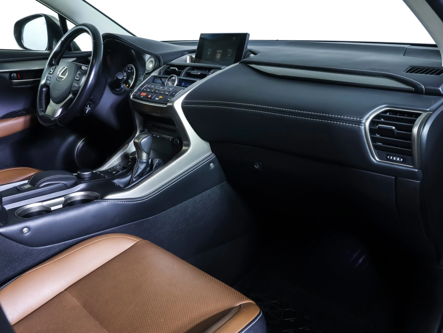 Lexus NX, 2017