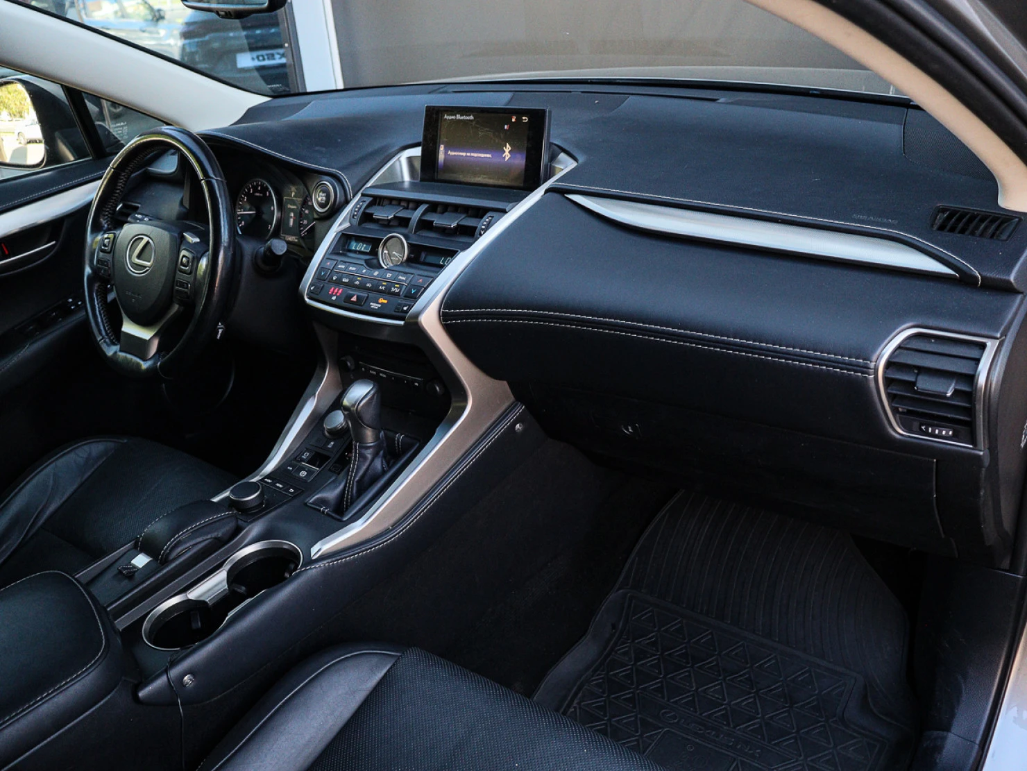 Lexus NX, 2015