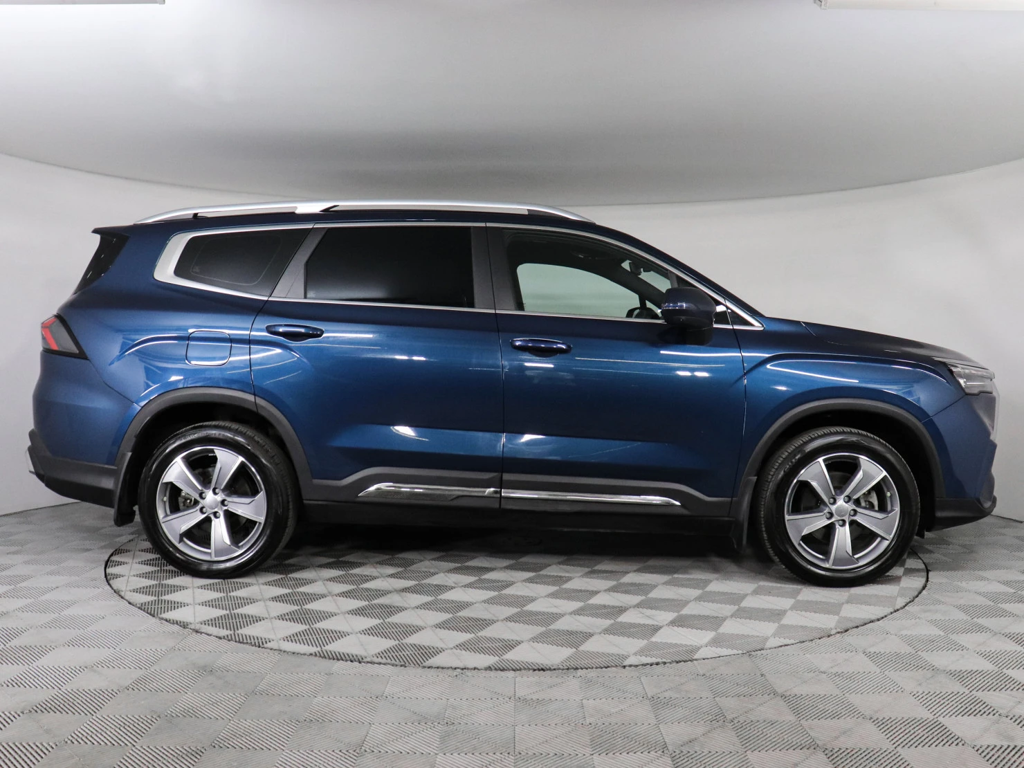 Geely Okavango, 2024