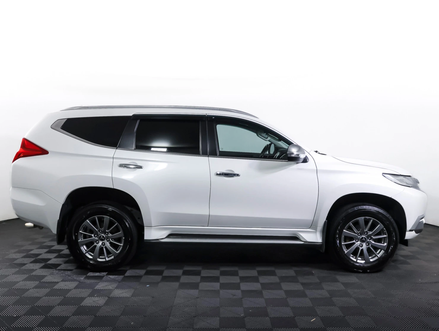 Mitsubishi PAJERO SPORT, 2019
