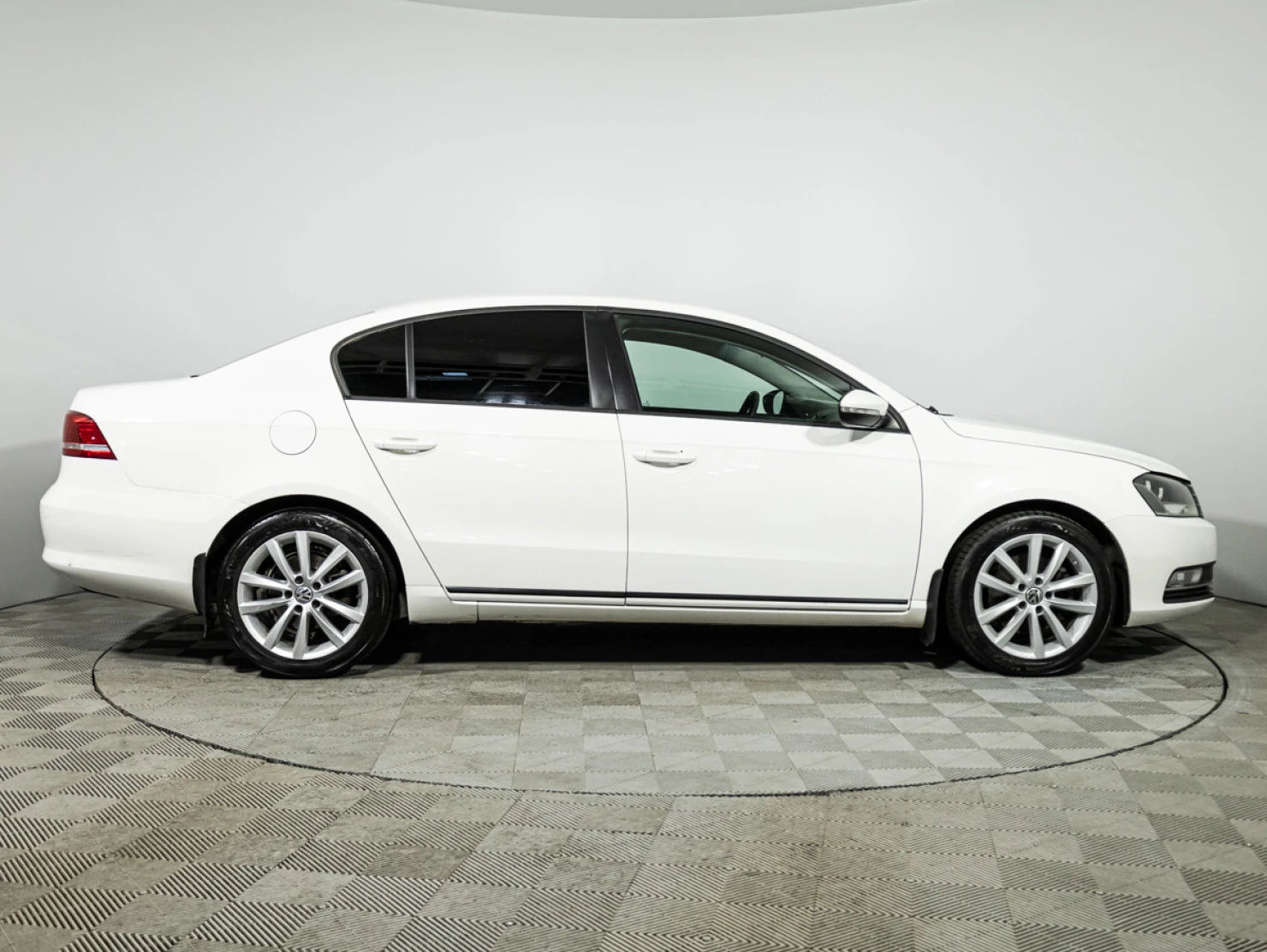 Volkswagen Passat, 2011