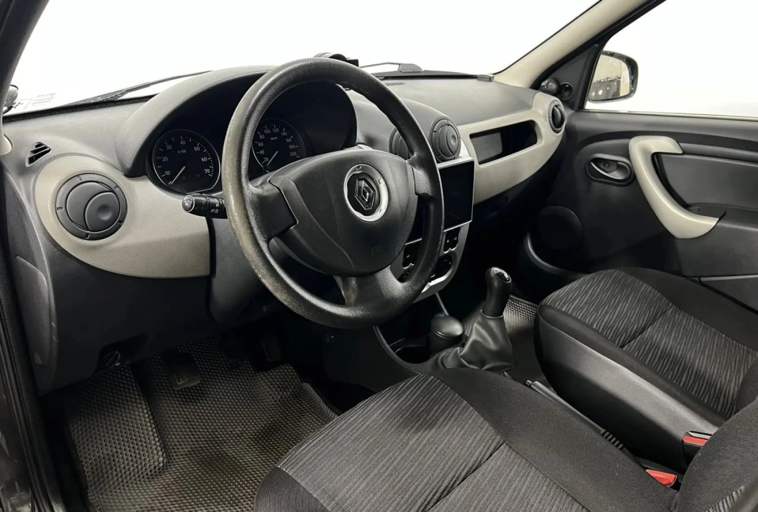 Renault Logan, 2012