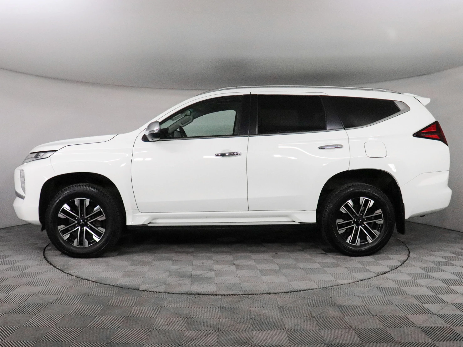 Mitsubishi Montero Sport, 2022