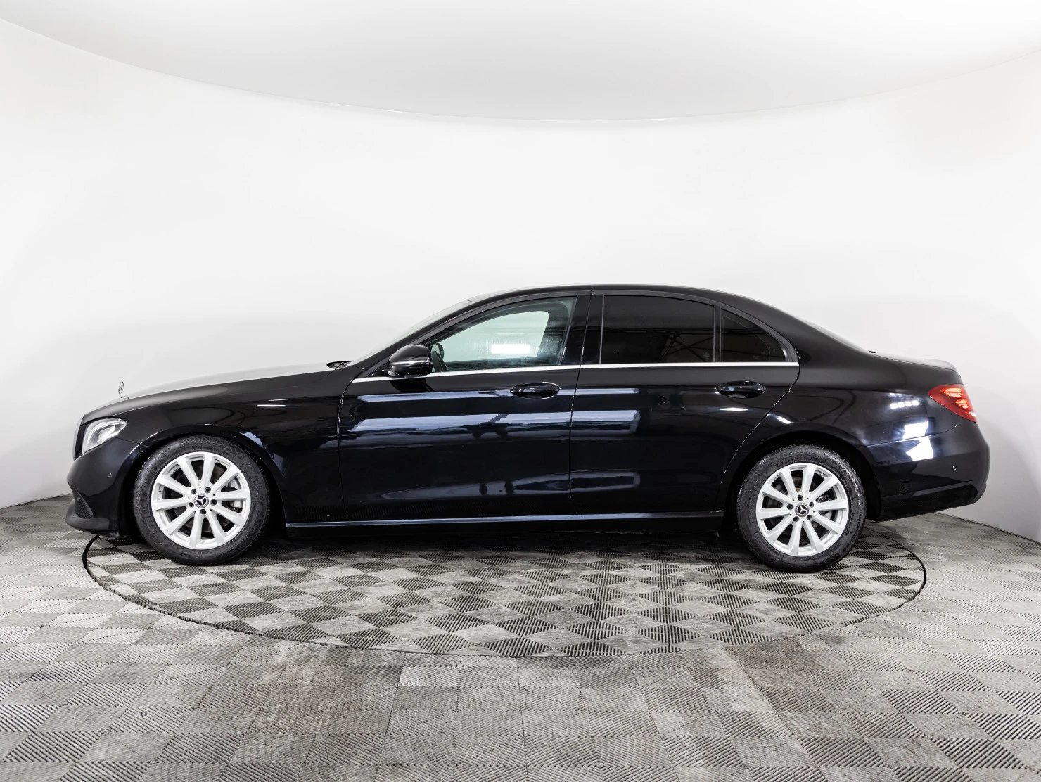 Mercedes-Benz E-Класс, 2019